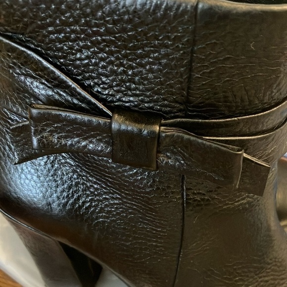 Kate Spade: Black Pebbled Leather Mannie Bow boots- 8.5 - Picture 4 of 16